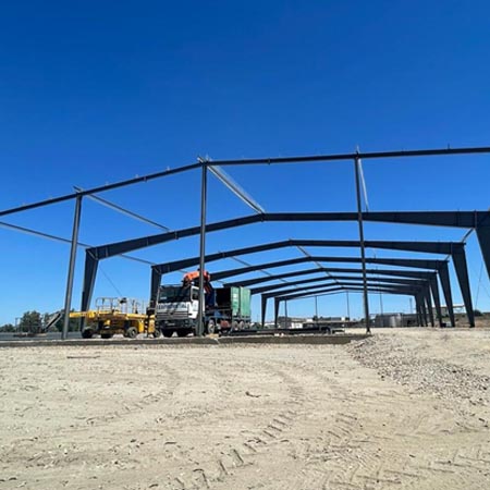 Cuyceal construyendo nave industrial
